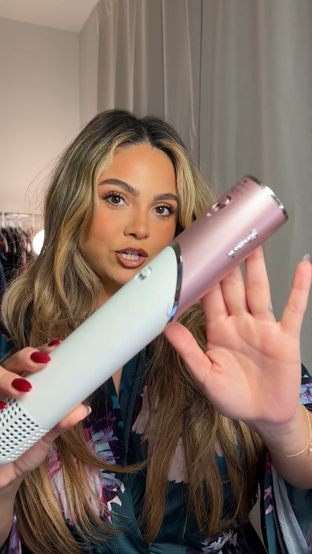 Did you guess the time from start to finish?! @sharkbeauty seriously, I think I can do my whole blowout refresh in about 10 minutes with the SharkFlexStyle! 

If you feel like treating yourself this holiday season, add this one to your list😍👌🏼

I do have 24” tape in @bellamihair extensions, my code LIZM saves you money site wide!

#LTKgrwm #LTKGiftGuide #LTKBeauty