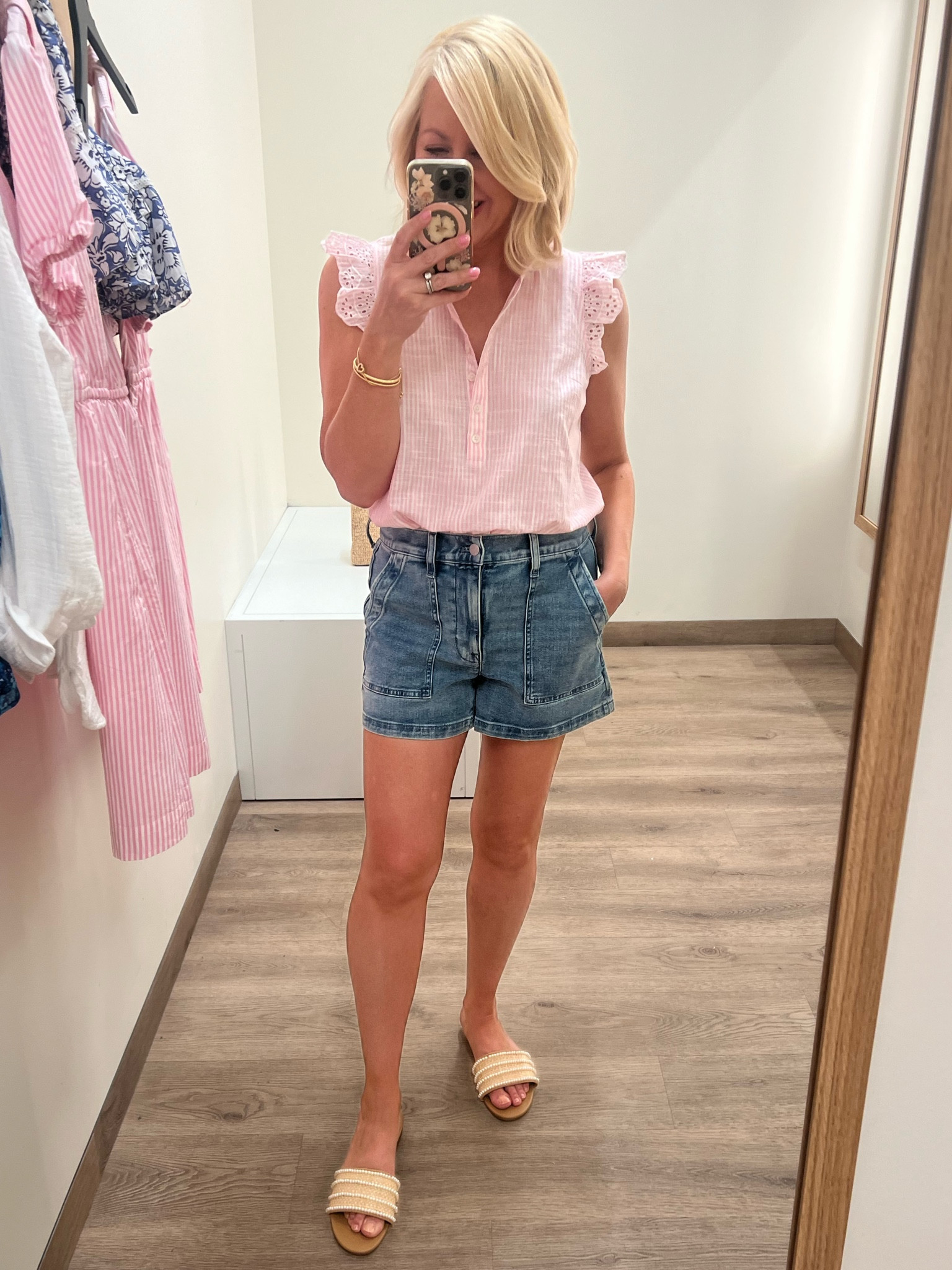 Casual summer style 


#LTKFindsUnder50 #LTKOver40 #LTKStyleTip