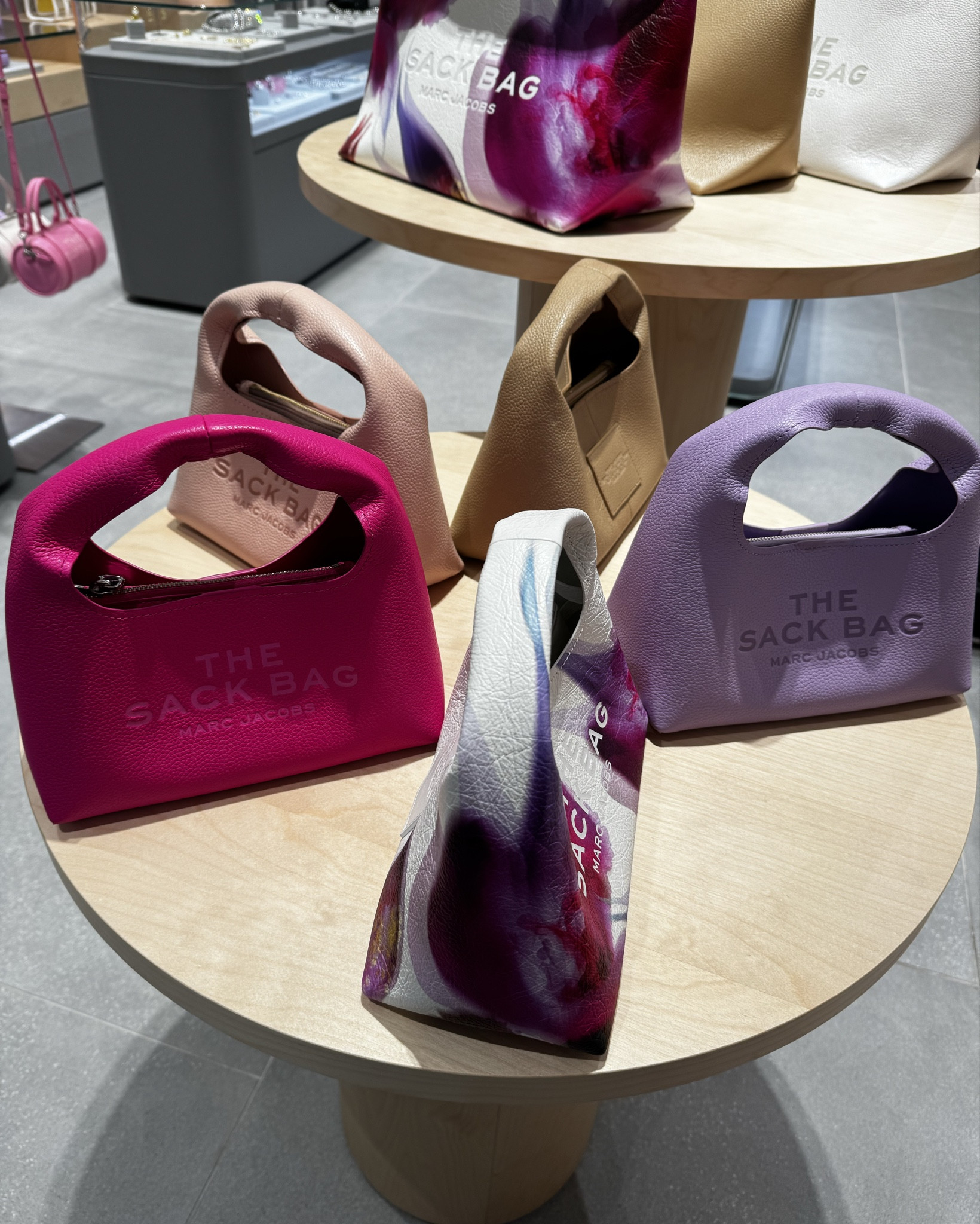 While shopping saw these gorgeous Sack Handbags from Marc Jacobs! 

#LTKVideo #LTKItBag #LTKStyleTip