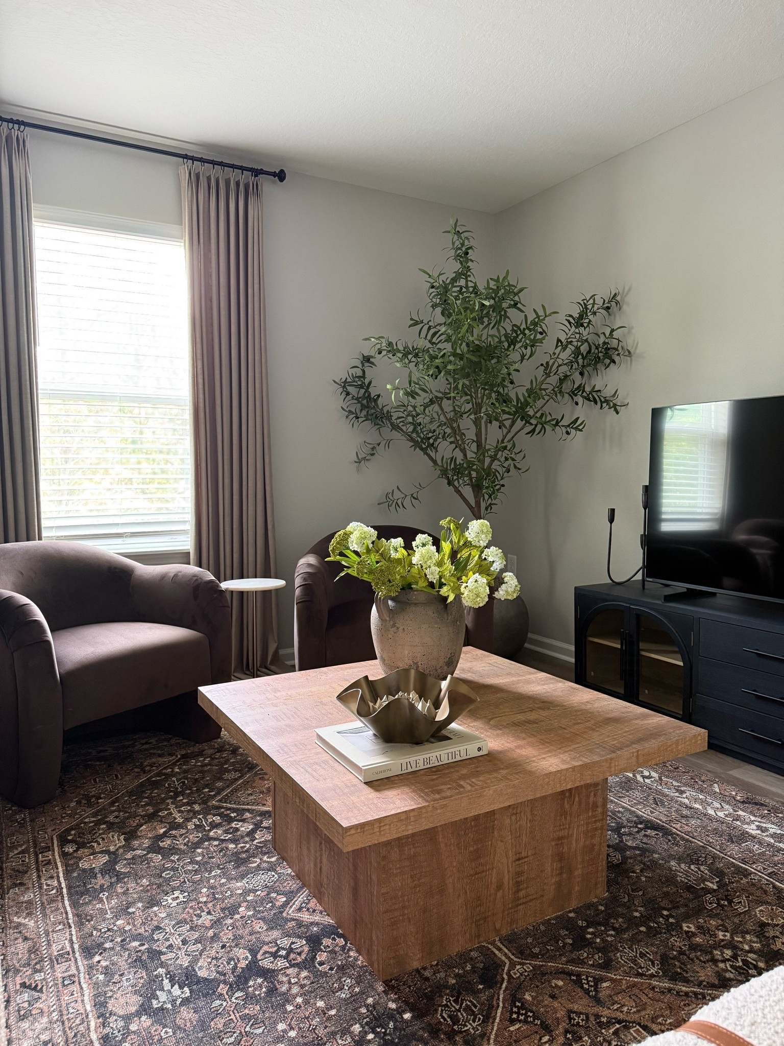 My favorite chairs come in so many colors! Recently moved them to my loft and I love them paired with my affordable coffee table.. 😍 @Wayfair  

#ad #wayfair #wayfairpartner 

Wayfair home finds, accent chairs, brown chairs, velvet chairs, affordable coffee table, loft, living room, moody living room

#LTKHome #LTKSaleAlert