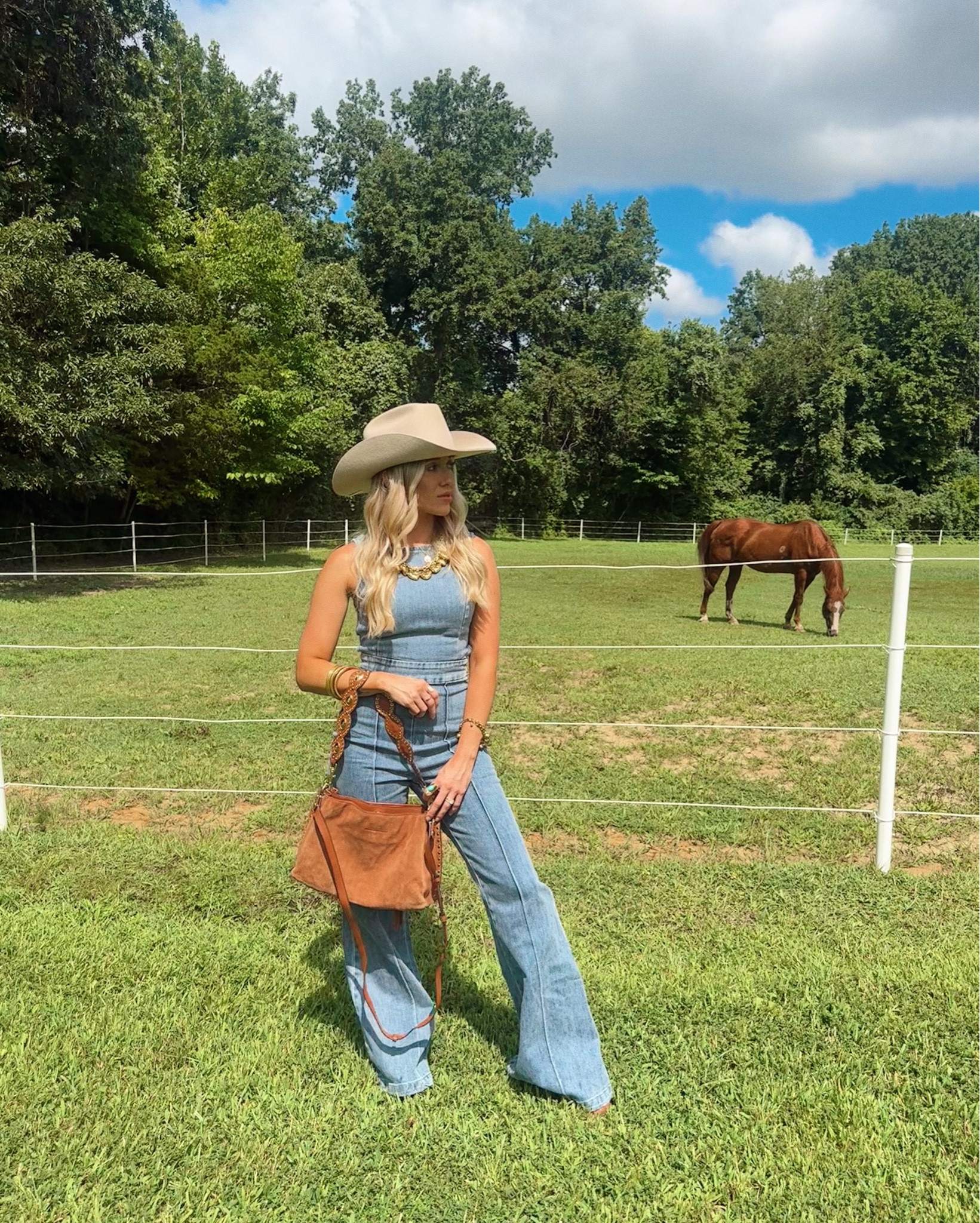 obsessed with this suede bag from @amieekestenberg this brown is just 🤌🏻 for fall - so happy they are now on LTK so I can link for yall! 

#LTKSeasonal #LTKStyleTip #LTKItBag