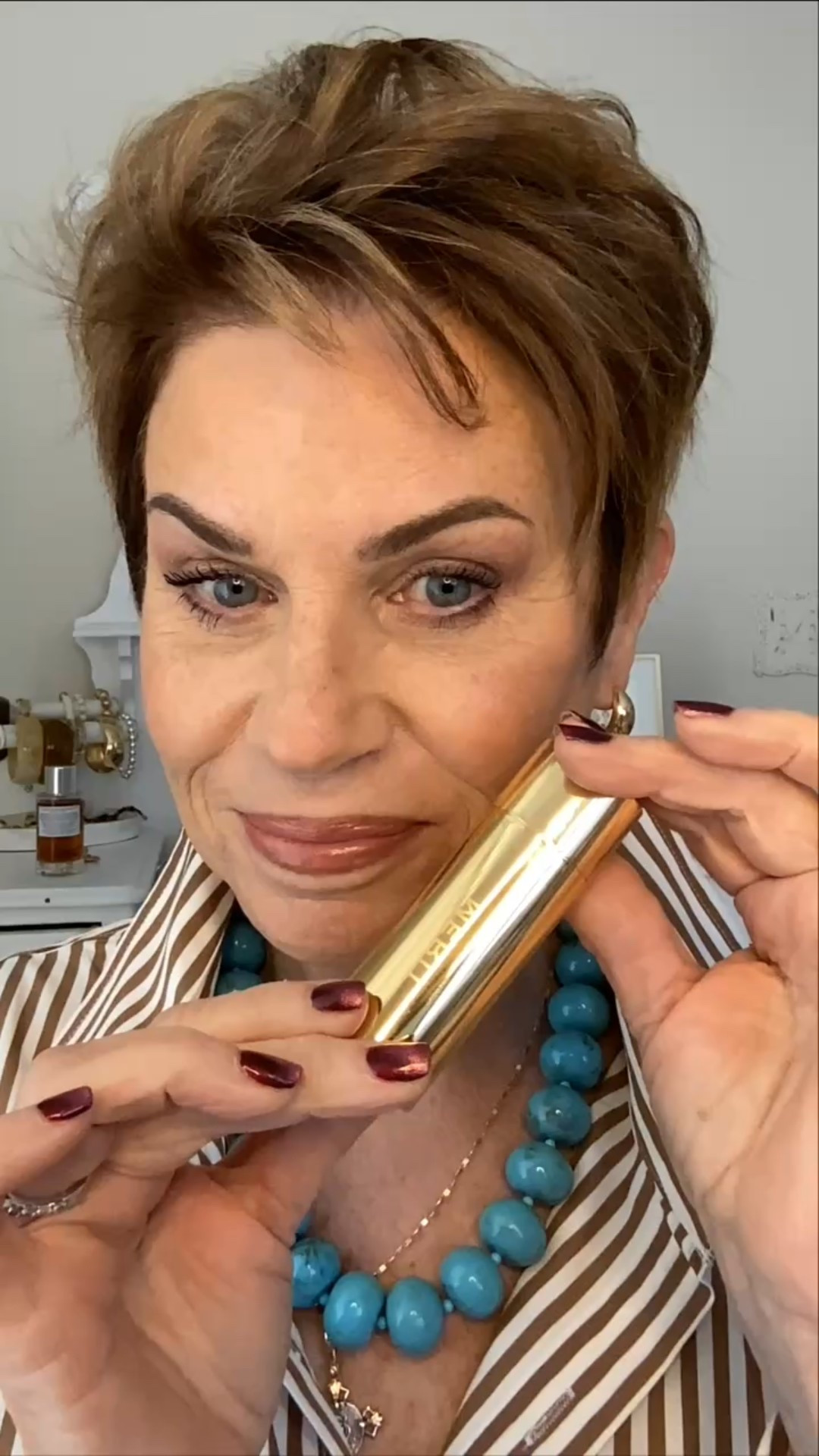 Winter glow-up, made easy ✨

I’m using the MERIT Beauty Bronzing Balm in Clay.
It’s sheer and buildable, so it gives the most natural warmth—never muddy or heavy.

I apply it where the sun would naturally hit and blend it down the neck for a seamless finish.
Mature skin approved 🤍

Perfect if you want warmth without looking overdone.#LTKFindsUnder50 

#LTKBeauty #LTKOver40