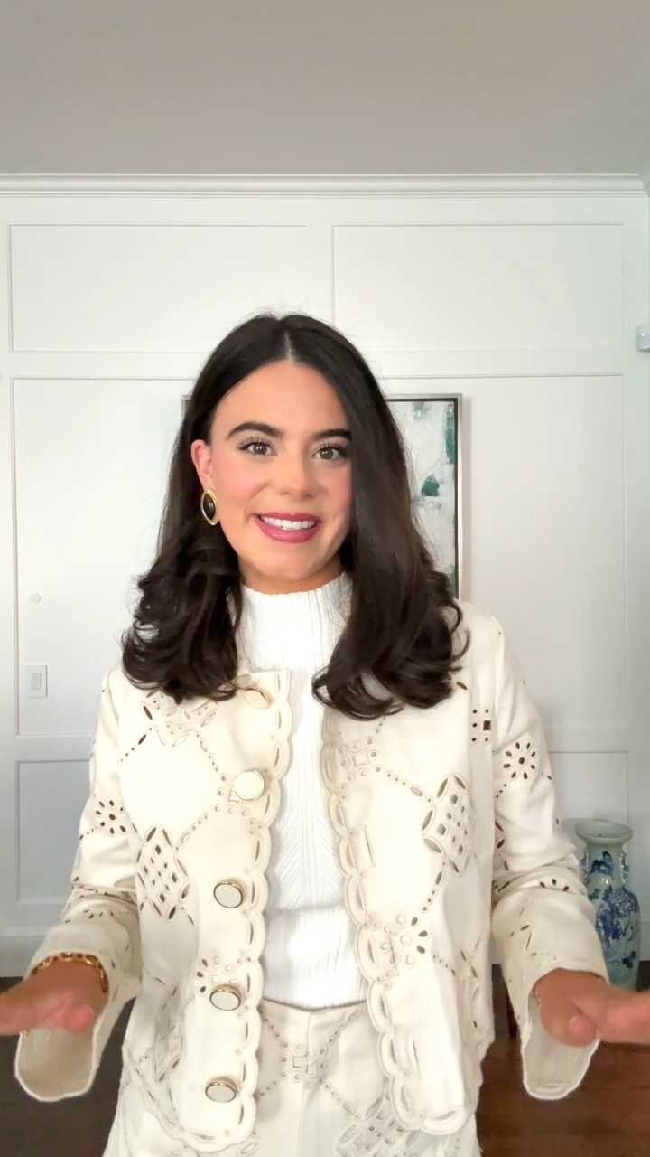 All set for spring! Love this new ivory eyelet Veronica Beard set for transitioning into warmer weather!🤍