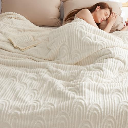 Bedsure King Blanket for Couch Bed - Super Soft Cozy Blankets for Women, Cute Large Blanket for Girls, White, 108x90 Inches | Amazon (US)