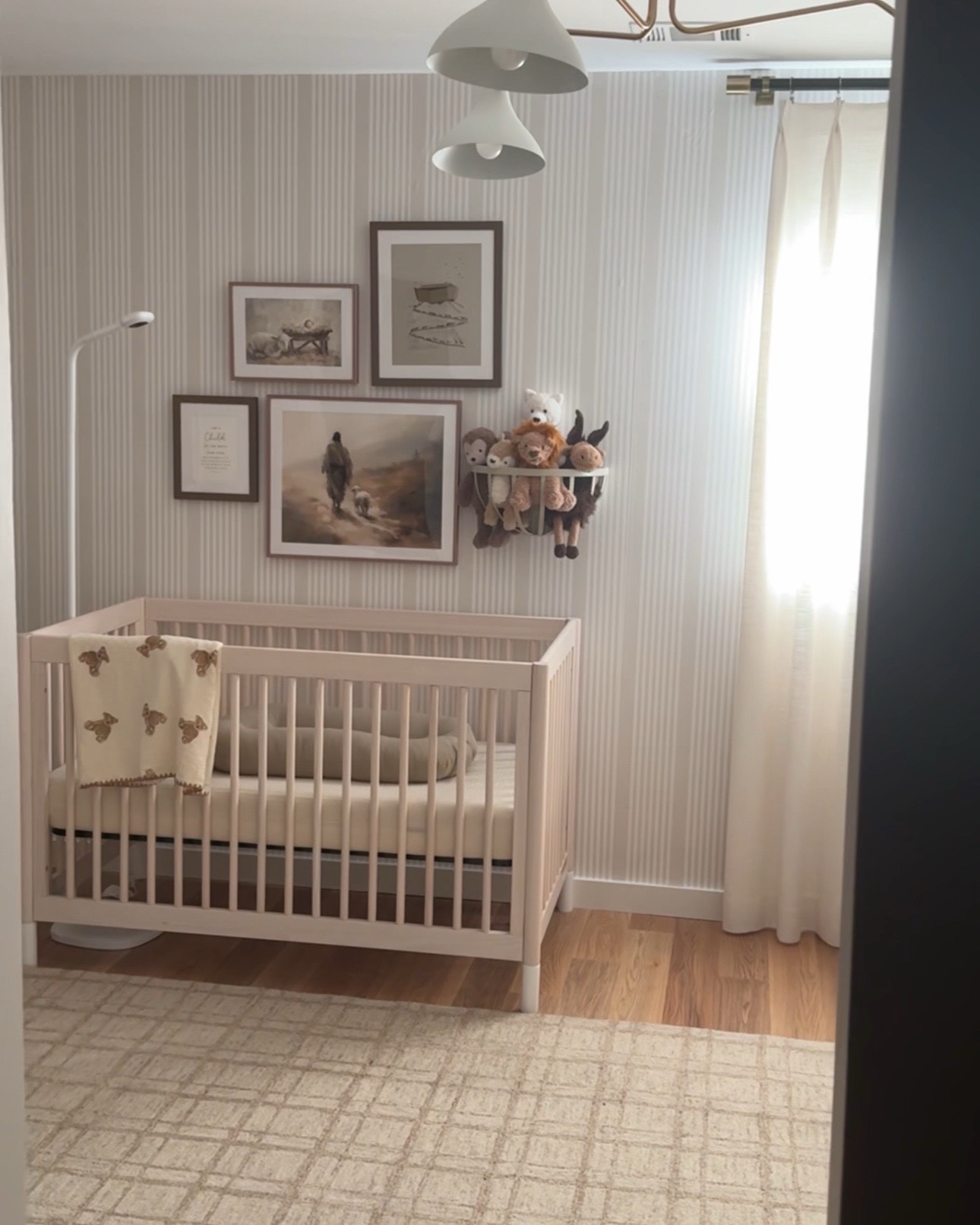 Gender neutral nursery decor, nursery inspiration, baby’s room decor ideas, crib, home decor, cute nursery Inspo, glider #nursery


#LTKHome #LTKBaby #LTKSaleAlert