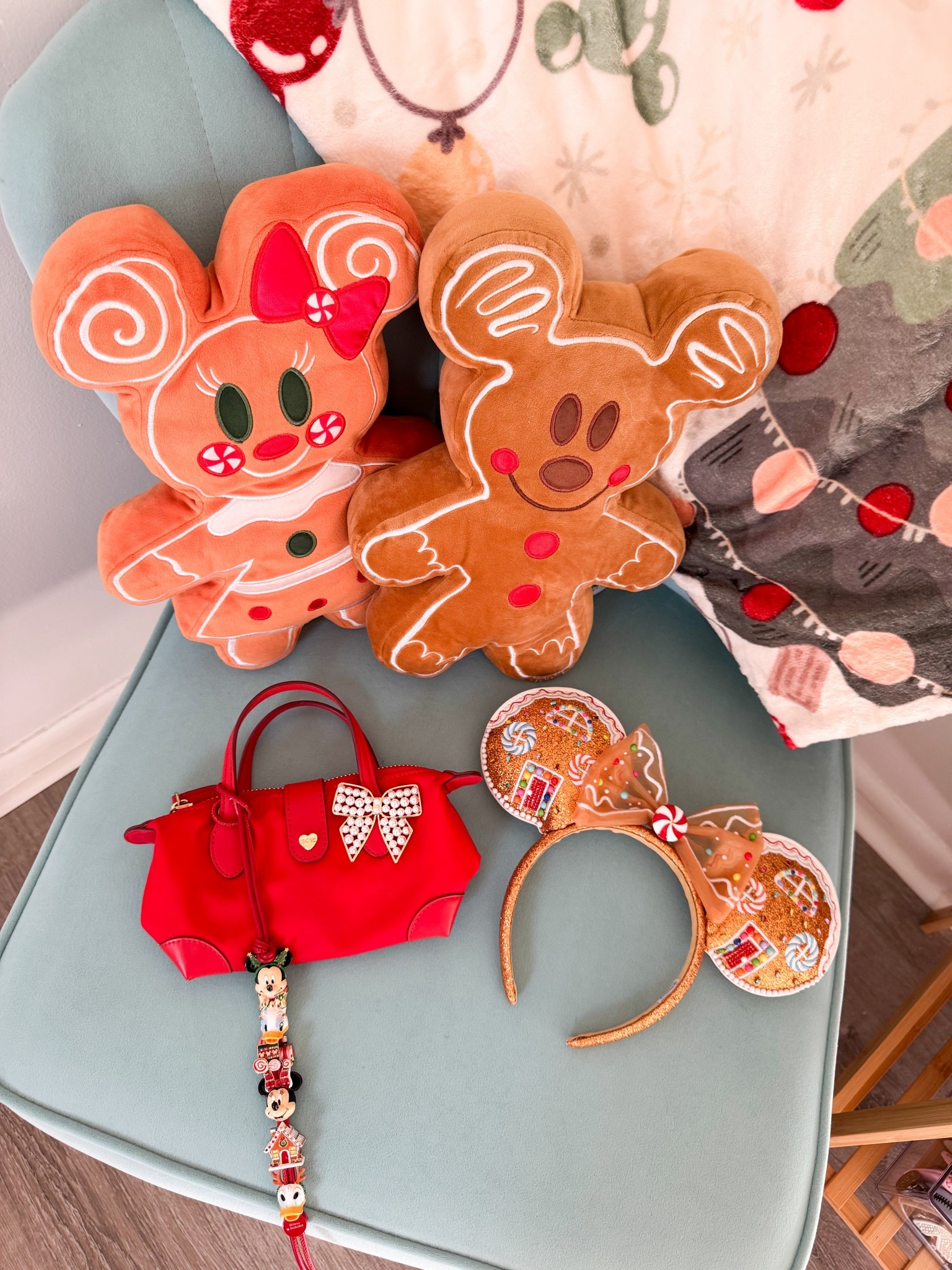 BaubleBar x Disney 2025 Holiday Collection 

#LTKSeasonal #LTKHoliday #LTKFindsUnder100