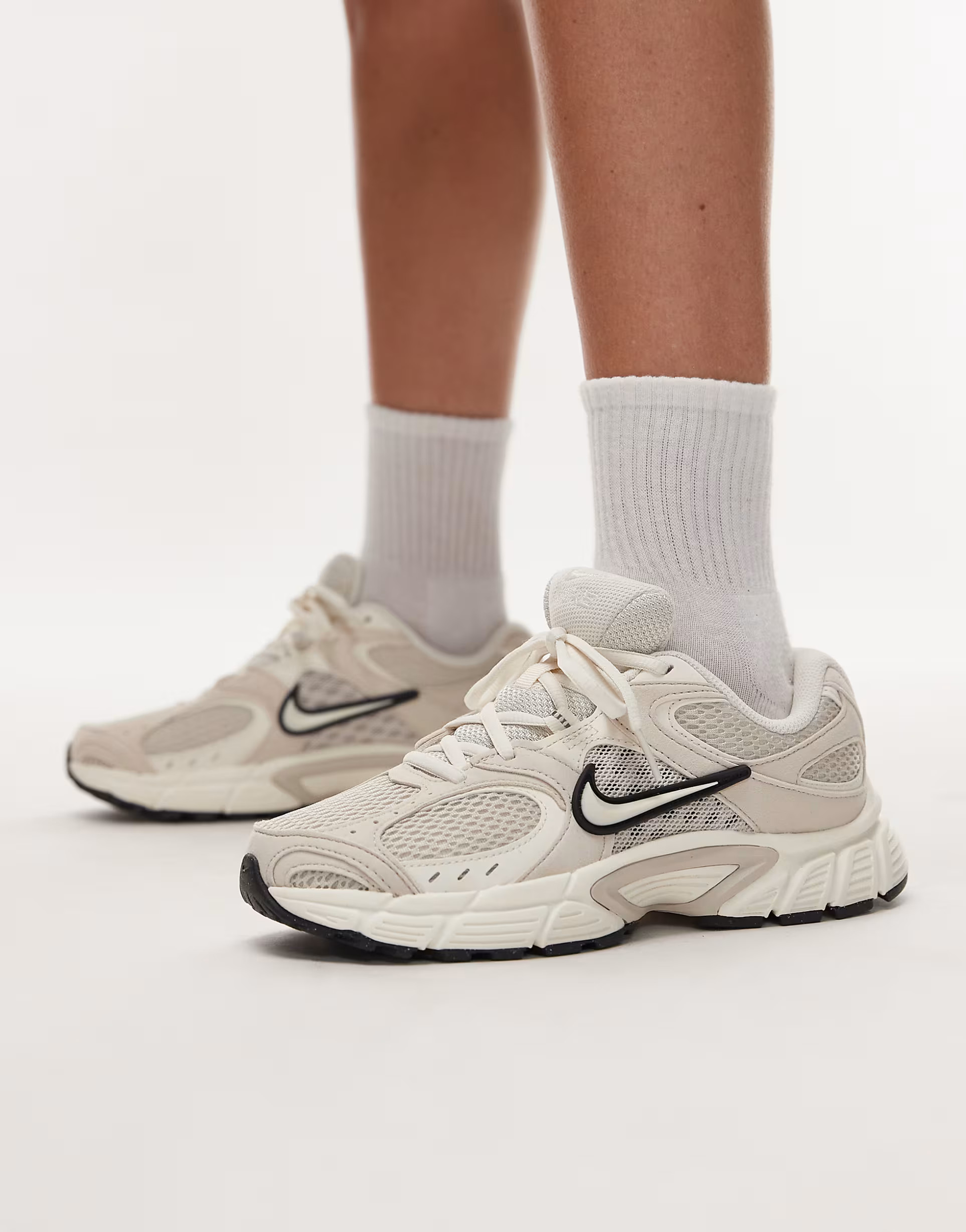 Nike V5 RNR sneakers in beige | ASOS (Global)
