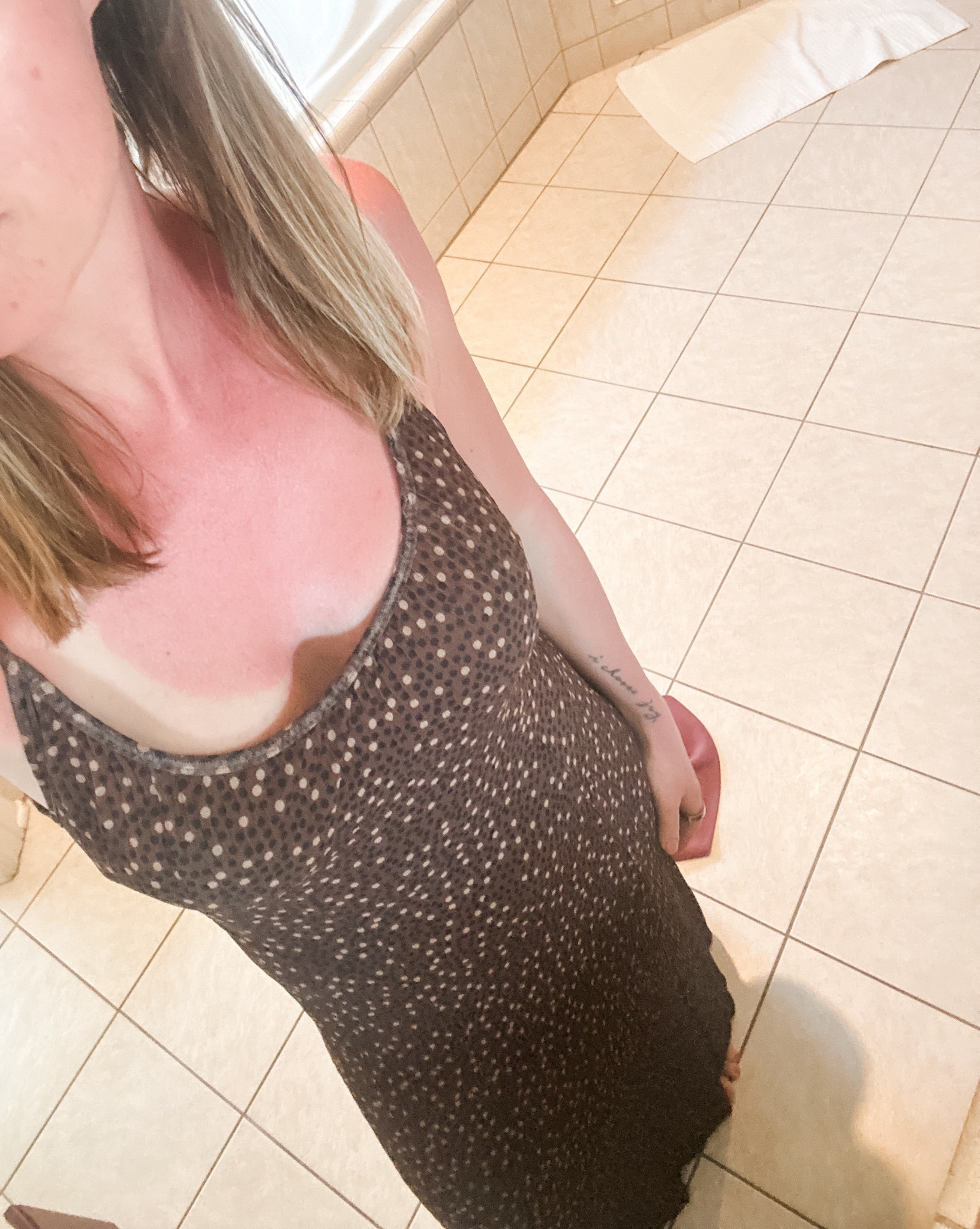 New super flattering dress for a girls night Saturday! Perfect to accompany my March sunburn. I was totally ok with the 90 degrees on Saturday and read a book outside… I forgot my skin isn’t ready 🙃

#LTKgrwm #LTKWedding #LTKSaleAlert