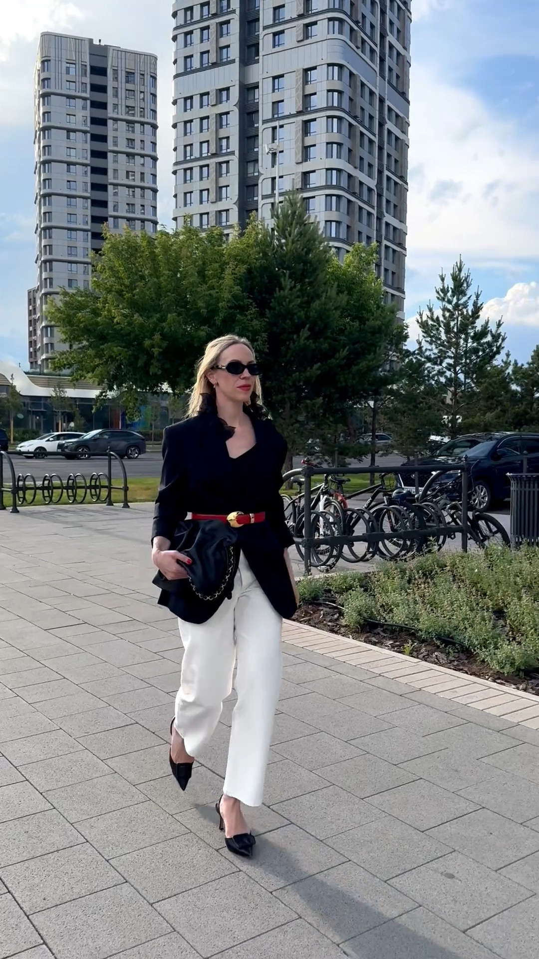 Date night outfit, transitional outfit, oversized black blazer, @levi baggy 90’s jeans, summer to fall style

#LTKSeasonal #LTKOver40 #LTKSaleAlert