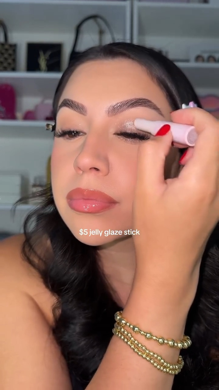 This is going to be perfect for the holiday season 🤩✨ 
And it’s only $5!!

#makeup #amazon #amazonprimeday #glitter