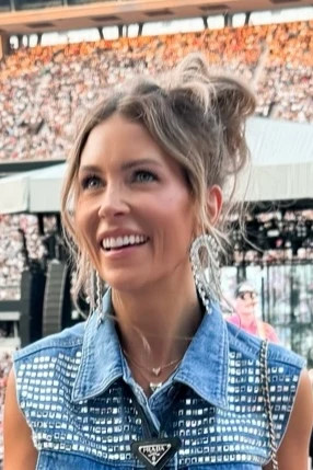 AS SEEN ON ASHLEE NICHOLS!! The Daniela Crystal Drop Earring in Silver | Glitzy Bella