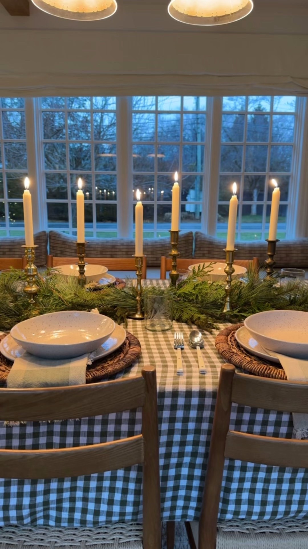 holiday table 🌲 

#LTKHome #LTKSeasonal #LTKHoliday