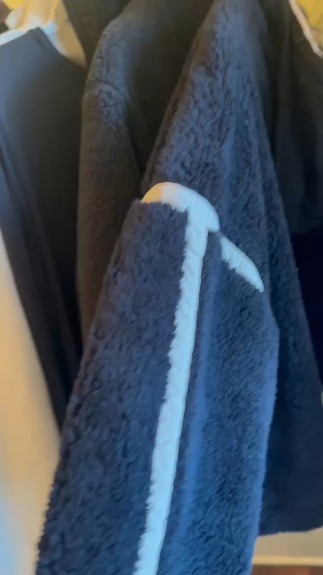 Obsessed with this contrast fleece from target! It’s so good🖤🖤🖤

#LTKFindsUnder50 #LTKStyleTip