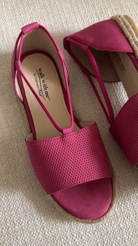Leather sandals. Perforated upper. Bungee cord help secure the foot. Cushiony. Comfortable. Runs slightly big. 


#LTKshoecrush #LTKover40 #LTKstyletip