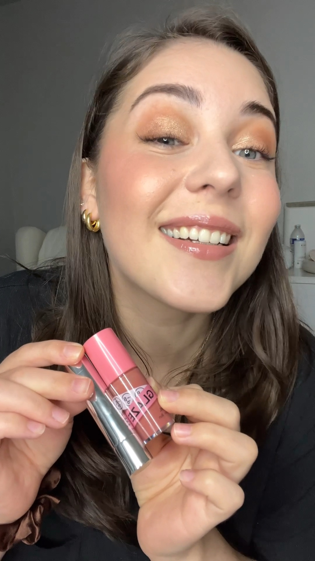 The best nude glossy lip!! Harmony lane and cinnamon bun 

Rms code: innao20