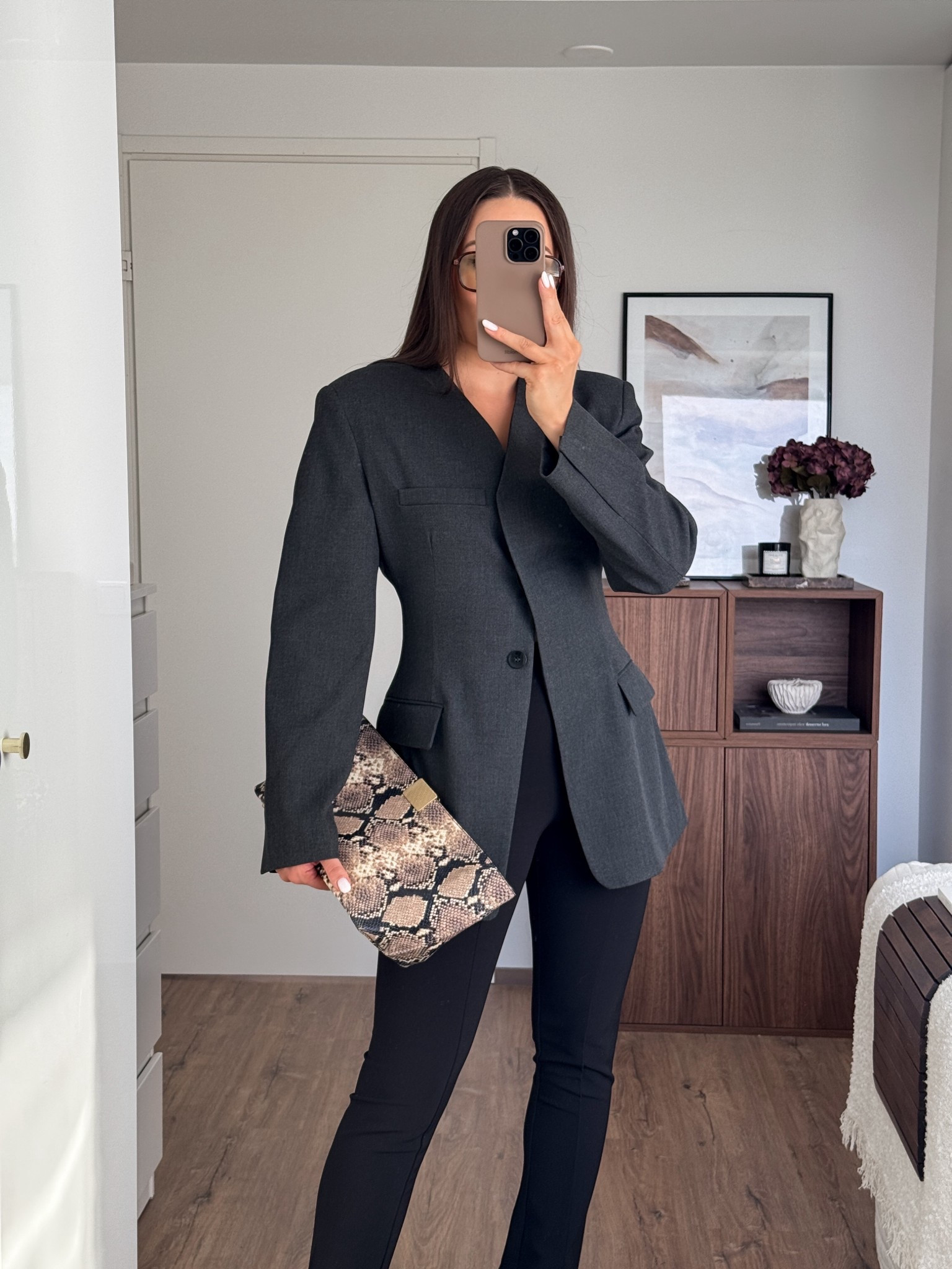 Perfect grey blazer for spring. 
Wearing a size 40 (runs slightly small).

Bag is Camilla & Marc

#LTKworkwear #LTKspring #LTKstyletip