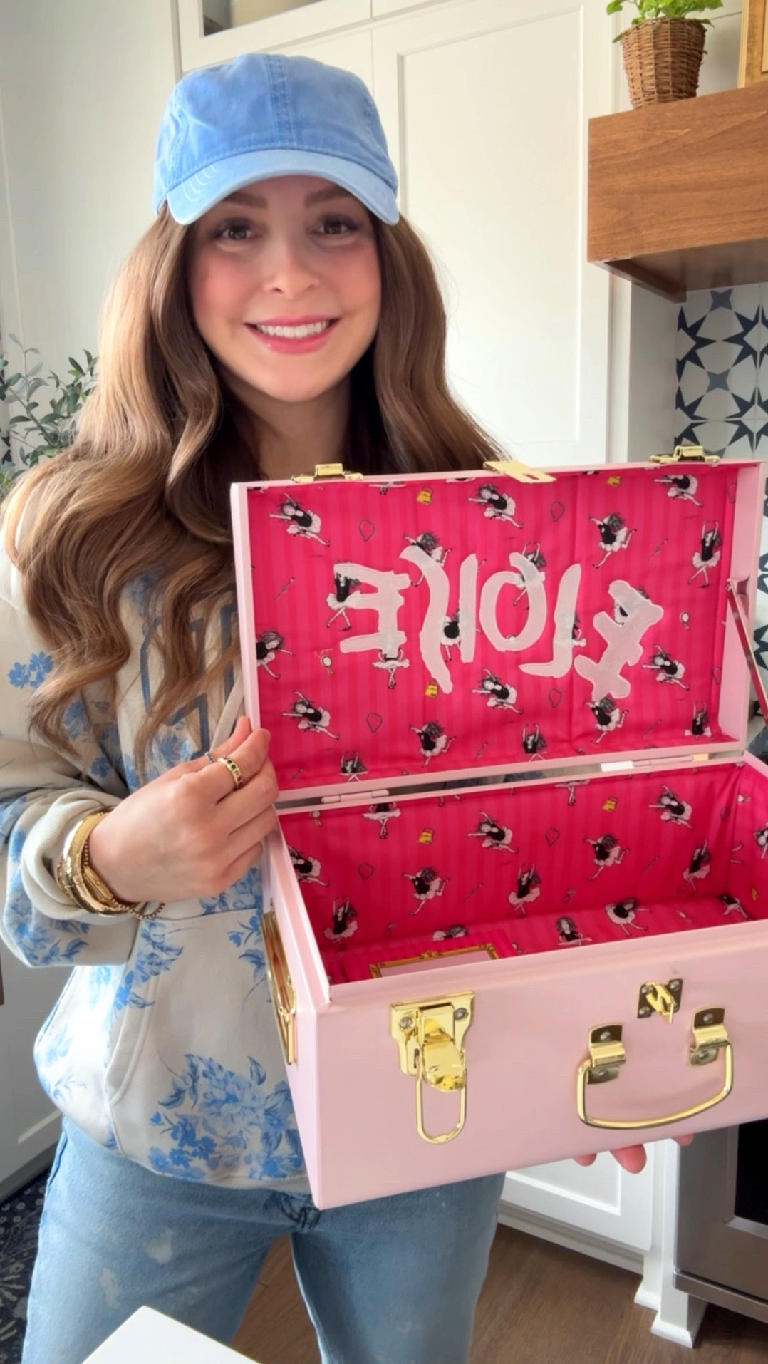 Petite keep trunk, petite keep Eloise trunk, Eloise at the plaza, keepsakes, needlepoint storage

Eloise has always been my most favorite since I was little, so I absolutely had to have this Petite Keep x Eloise trunk!😍🩷🚕 going to use it for Needlepoint storage! And a great keepsake I can eventually pass down when I have kids!🎀  

#LTKKids #LTKFamily #LTKHome