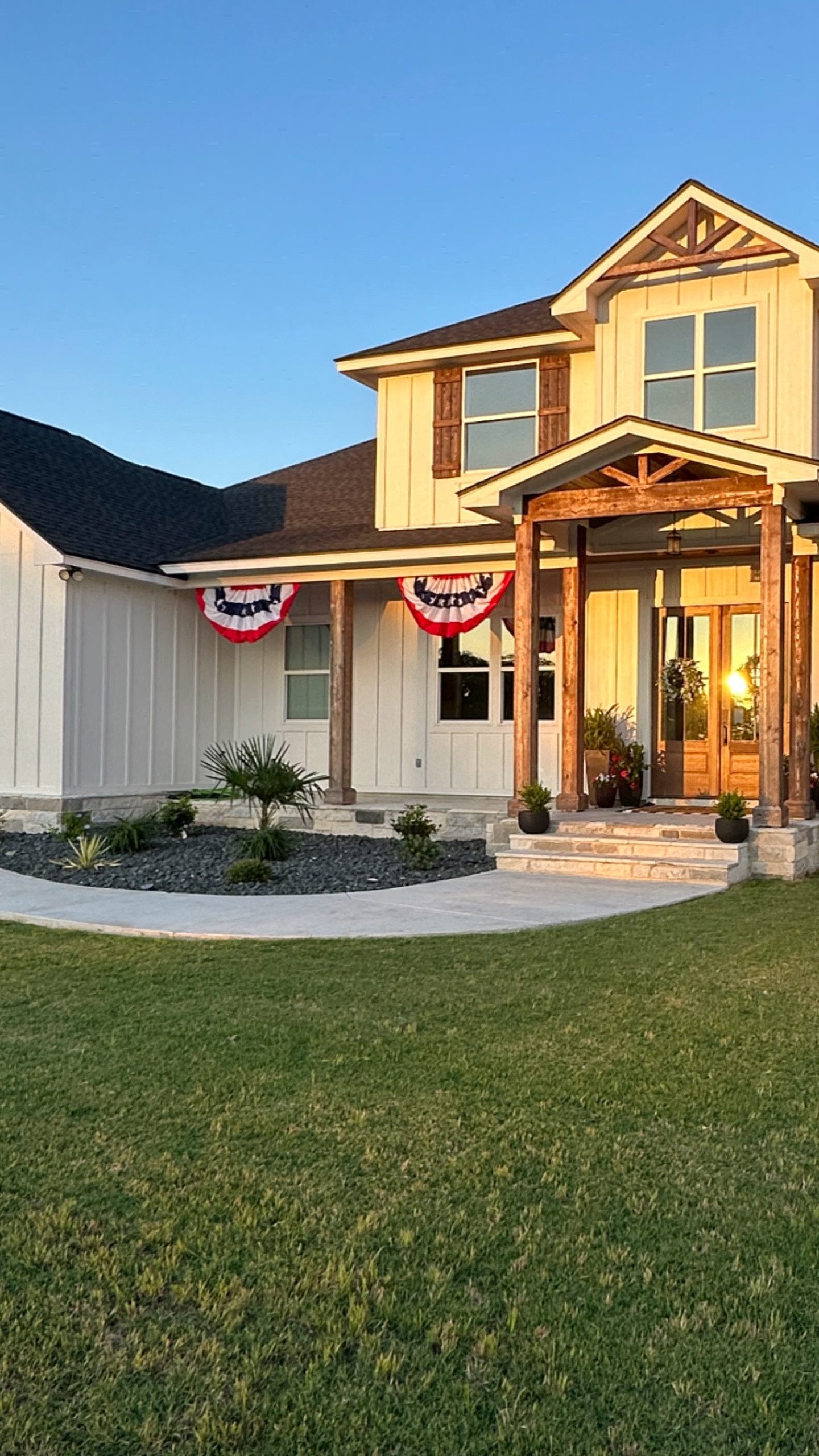 It’s more than just a holiday—it’s porch memories, barefoot evenings, and moments that feel like home.
♥️🤍💙

Happy 4th of July—forever the best day of summer.🇺🇸

#PatrioticPorch #FourthofJulyDecor #SummerMemories #TexasFamilyFarmhouse #RedWhiteAndBlue #HomeForTheHolidays #StarsAndStripesForever #HomeWithHeart
