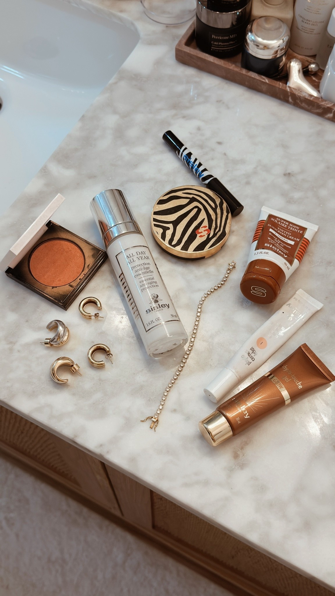 My current summer glow routine starts and ends with Sisley 

 #LTKgrwm #LTKselfcare #LTKBeauty
