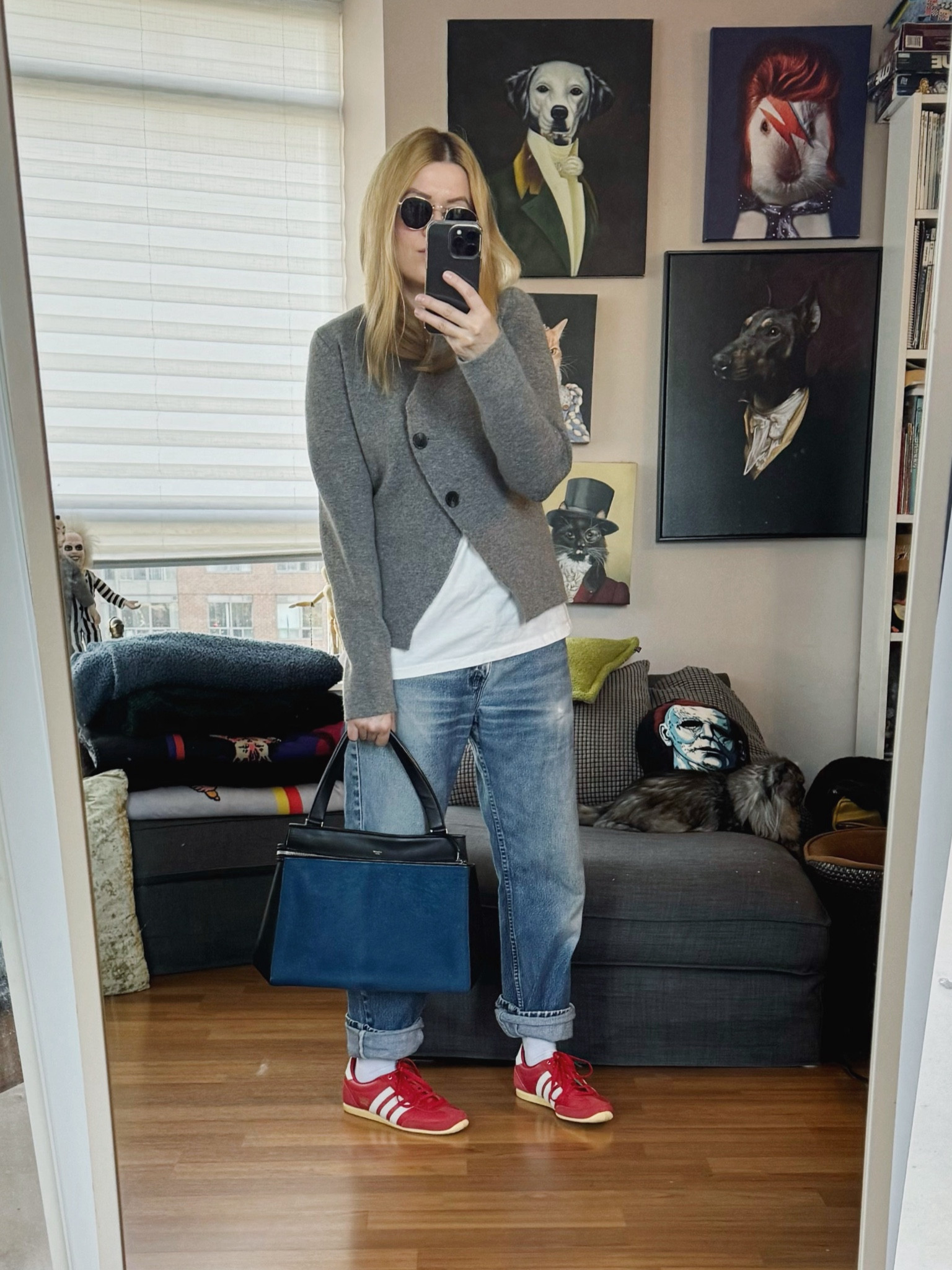 I love an asymmetrical button. It takes it a little step beyond the classic button front cardigan. This is the type of detail I am talking about when I say to look for not so basic, basics. Found at Zara but it is not a trendy piece so it won’t have a wardrobe expiration. 
Jeans and bag are vintage Levi’s, and old Celine.

 •
#falloutfit #oldceline #vintagelevis #falltrends #torontostylist #StyleOver40  #secondhandFind #fashionstylist #slowfashion #FashionOver40  #MumStyle #genX #genXStyle #shopSecondhand #genXInfluencer #genXblogger #secondhandDesigner #Over40Style #40PlusStyle 
