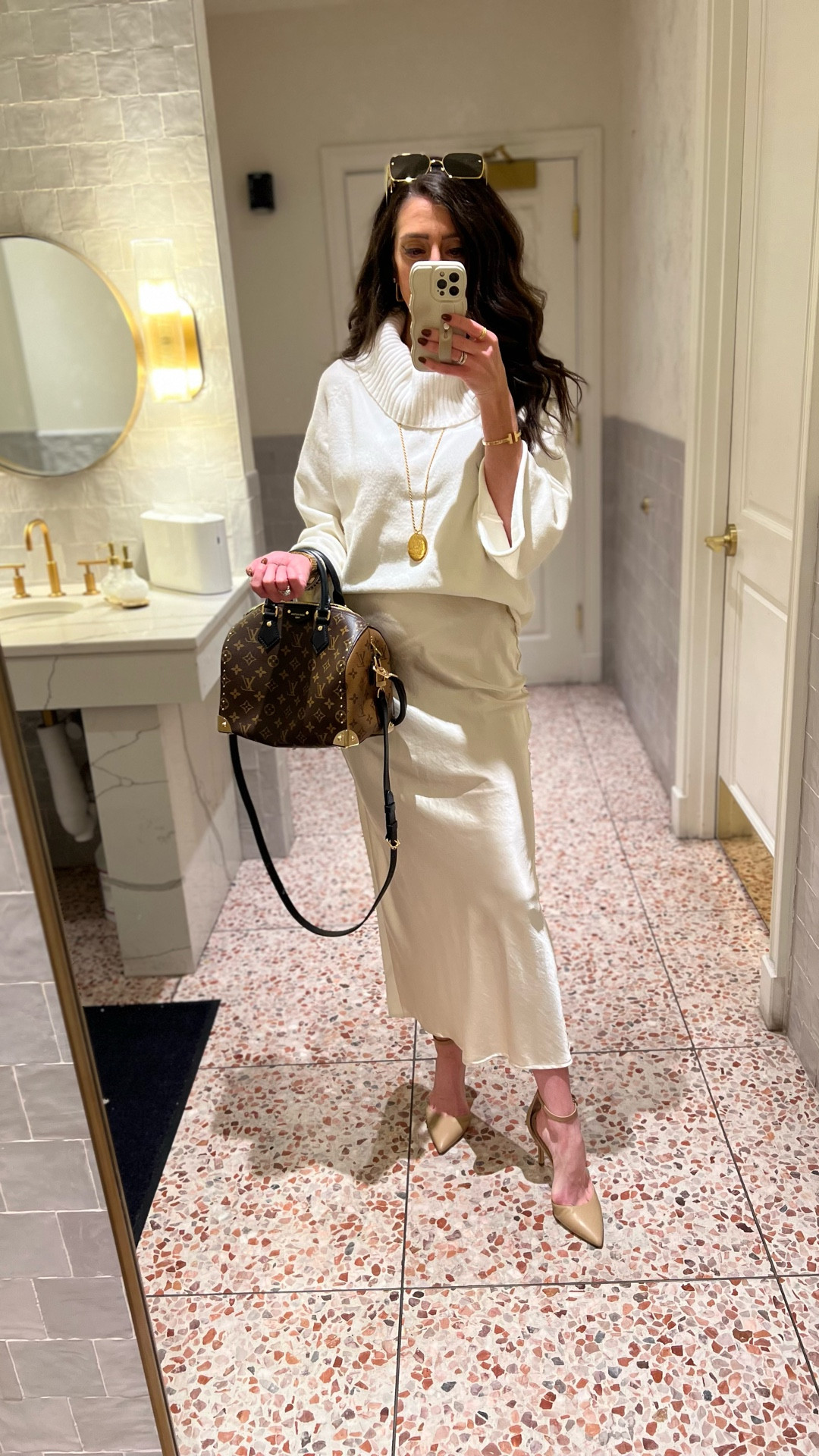 Monochrome…always chic, classy & no fail.  Wore this to my Rotary Club meeting yesterday and it drew ALL the compliments.  

Linking everything so you can repeat this look too!

Comment MONO for DM or shop in my @shop.ltk

#monochromelook #whatimwearing #howtostyle #chicmomma #cincycreators #stephstyle101 