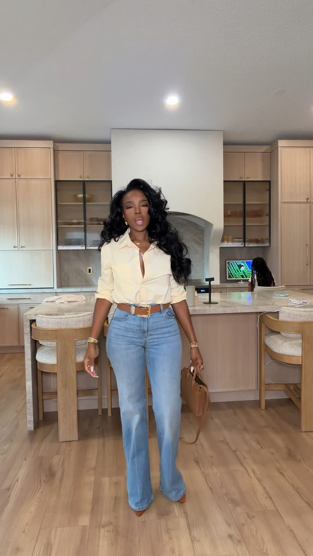 Jeans + a good button-down = always a yes 🤎✨

Comment “LOOK” and I’ll DM you the outfit details 💌

An easy elevated combo for brunch, casual Fridays, lunch dates or anytime you want to look put together without doing too much.

🔗 Direct link: [INSERT URL]

All links are always in my bio ✨

casual chic outfit, jeans outfit women, button down shirt outfit, elevated everyday style, business casual outfit

#CasualChic #OutfitIdeas