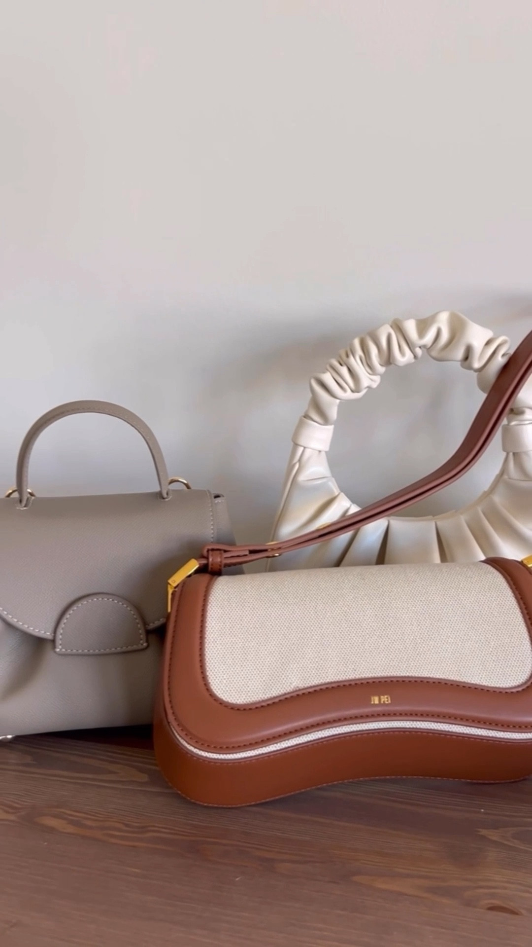 Amazon bags, Amazon handbags, designer dupe handbags, Amazon fashion finds, holiday gift guides for her 👜

#LTKGiftGuide #LTKVideo #LTKStyleTip