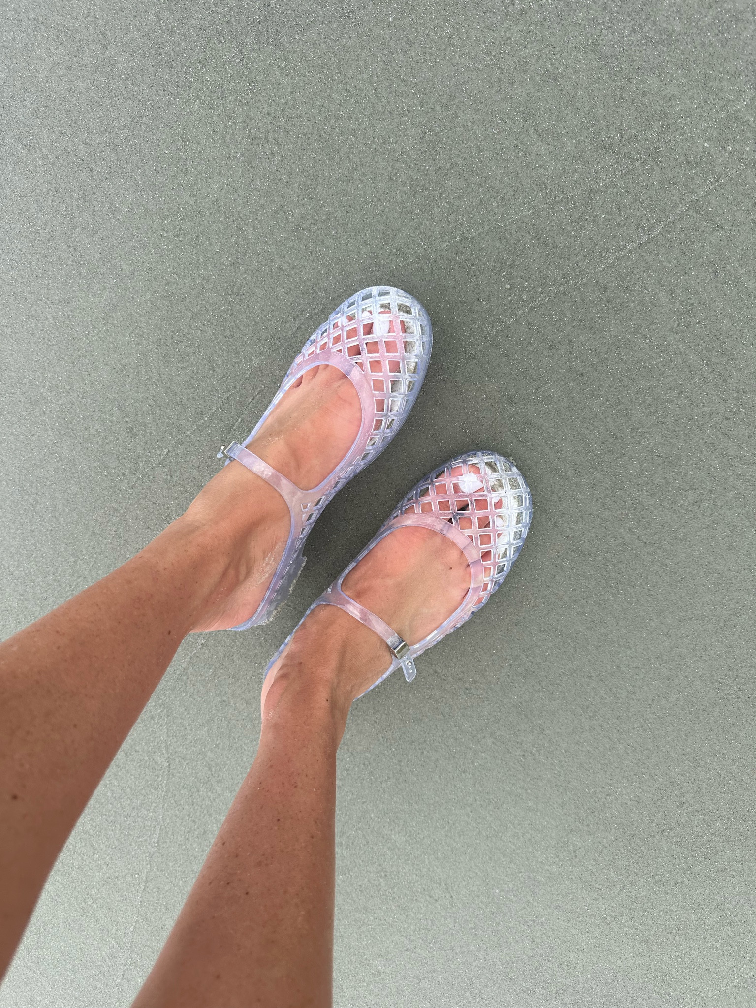 Wearing clear in size 7.5. TTS :)