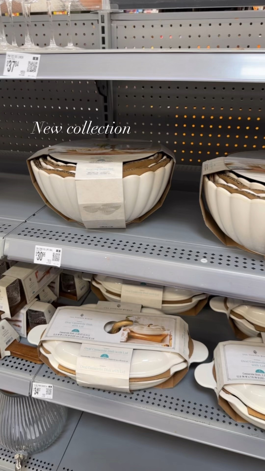The new Pioneer Woman collection is sooo beautiful. The scallops, the flower print, the cream and brown colors. So good!!
#pioneerwoman #newarrivals #home