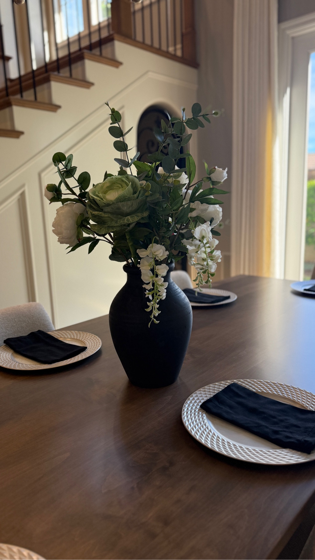 Quick dining room transformation!

This formal dining room was already absolutely gorgeous, so our goal was simply to add a touch of warmth by tying together the neutral tones with the black accents. 🖤 

Shop below ⬇️ 

#diningroom #OChomes #diningtable #buffettable #homedecor