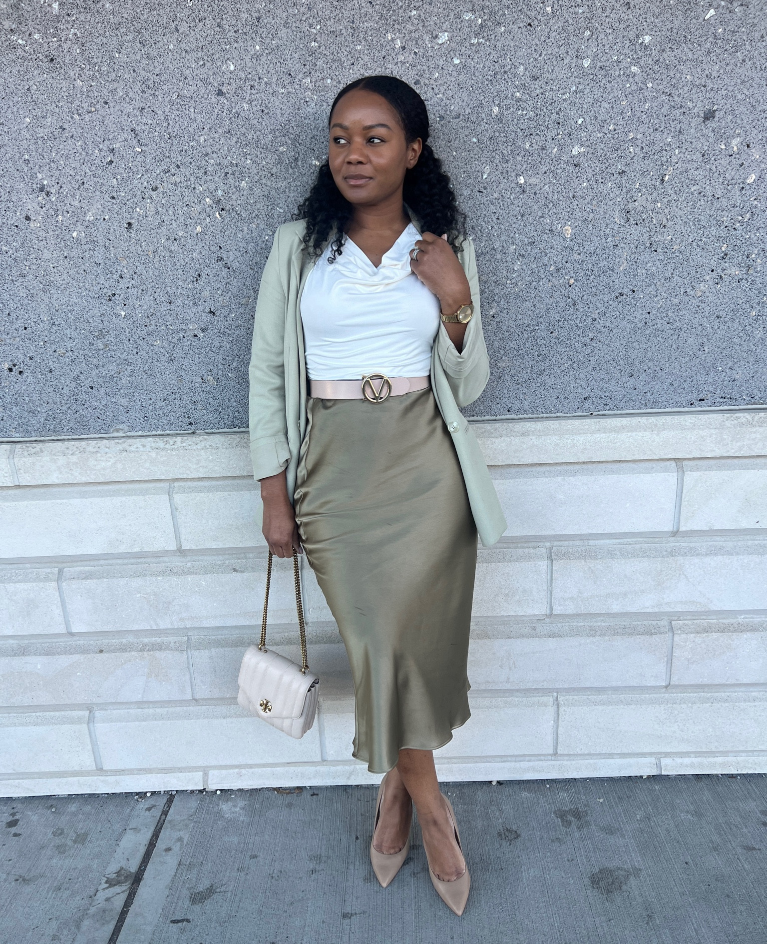 Olive green: the color of modesty and mystery. Wrap yourself in its earthy embrace and let your beauty shine subtly, like a hidden olive grove. 🌿 #OliveGreenGrace #ModestChic #NaturalElegance #skirts #modedty