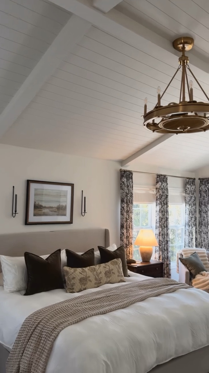 It’s amazing what an inexpensive DIY solution and a timeless pattern can do to completely change the vibe of a room! 😍 I’ve been using these @new_panes faux grid kits for years to update our builder windows with a little character. The drapes are from @twopagescurtains and if you comment below I’ll send you my link for 24% off any order 😘

Nancy Meyers inspired bedroom design