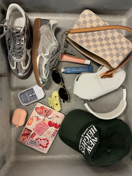 What's in my carry on

Fly with me, pack with me, travel with me, travel, flying, packing, vacation, vacay, summer vacation, carry on, carry on finds, carry on must haves, travel finds, travel must haves, what's in my bag, travel aesthetic, trip aesthetic, vacation aesthetic, summer aesthetic

#LTKBeauty #LTKTravel #LTKSeasonal