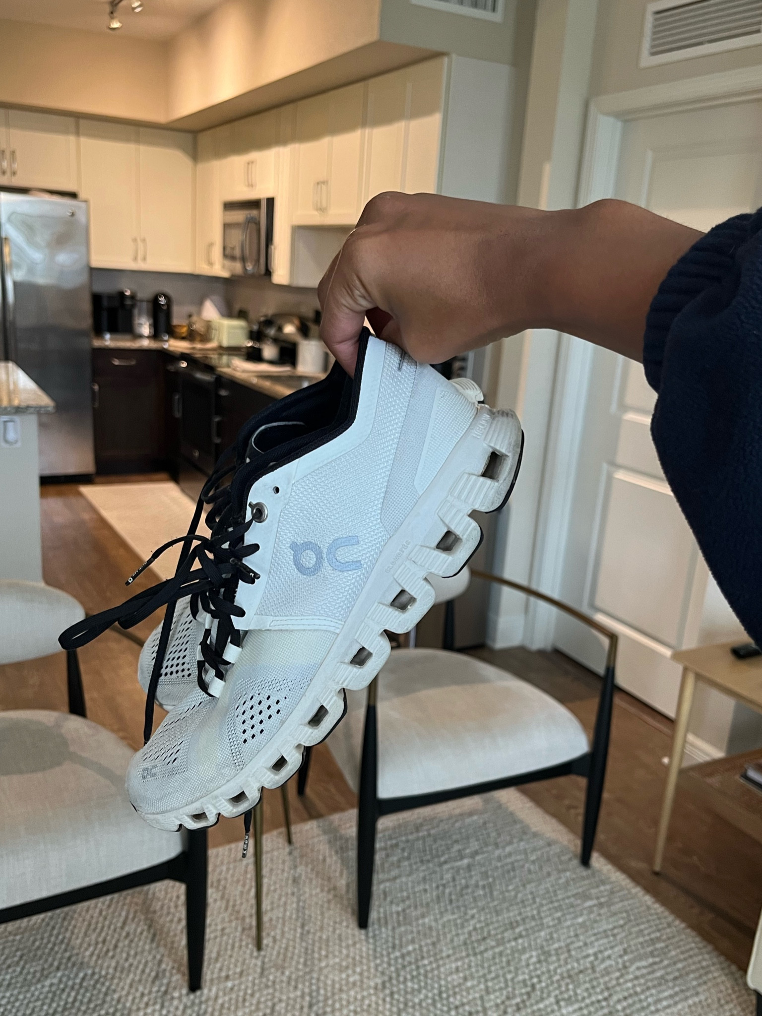 color selection: white/ black 