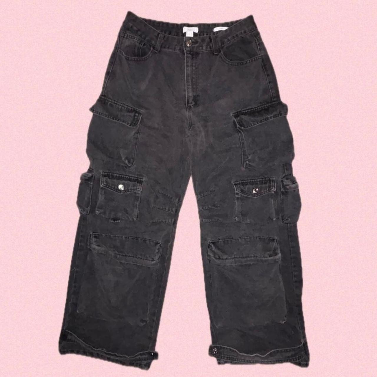 Forever 21 Women's Cargo Pants - Black/Grey - 10 | Depop US