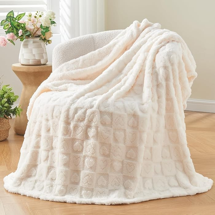 NEWCOSPLAY Super Soft Throw Blanket Ivory Premium Silky Flannel Fleece 3D Heart Checkered Lightwe... | Amazon (US)
