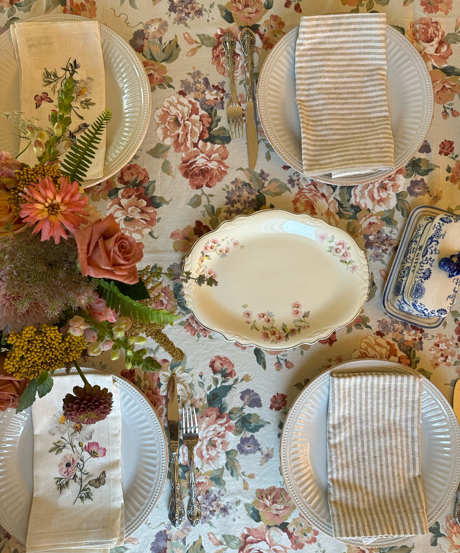 An autumn tablescape 🍁🍁