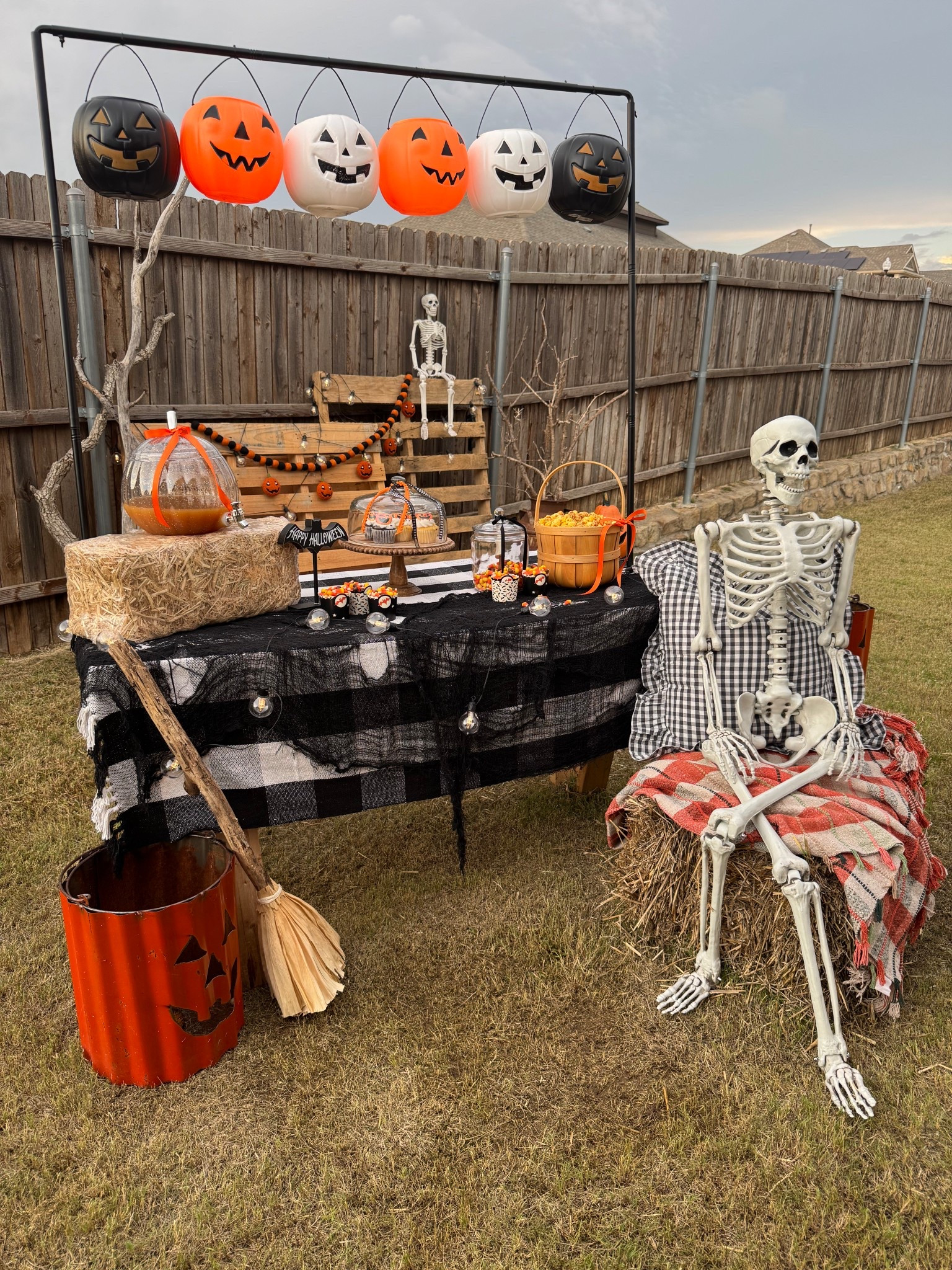 Halloween Table ! Yall this over the table stand is so easy to put together and is adjustable! #halloweentable #halloweendecorations #seasonaldecor 

#LTKHalloween #LTKHoliday #LTKSeasonal