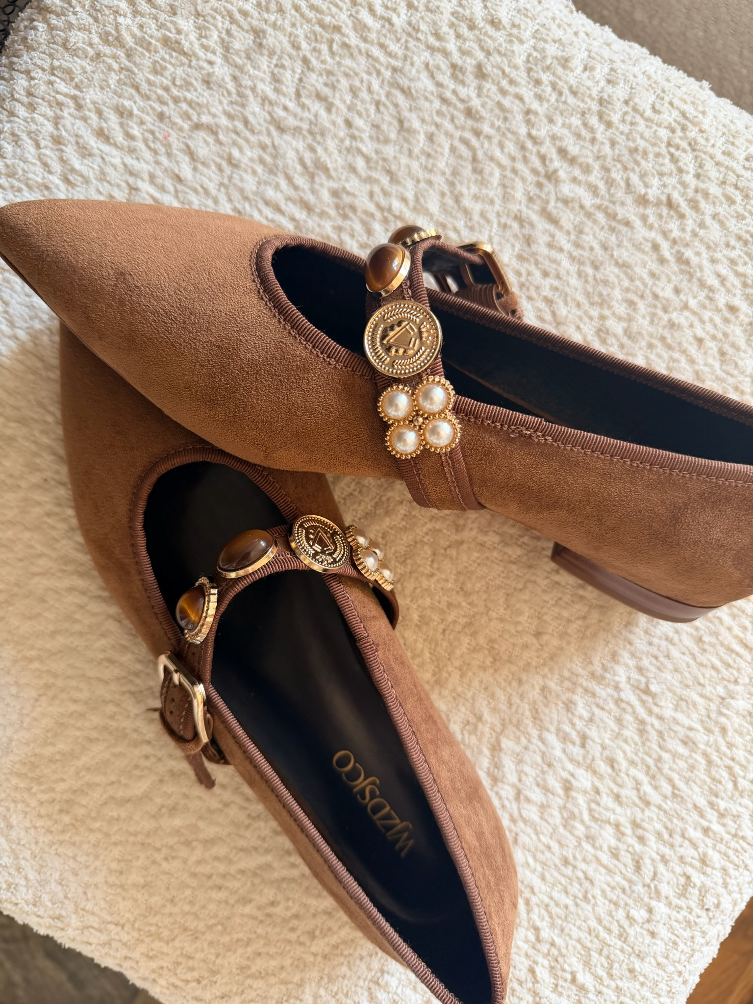 These might just be my favorite shoes I've gotten from Amazon! These ballet flats are the perfect statement shoe for any outfit! 

Fits true to size!

#TheSouthernSource #AmazonFashion #AmazonFinds 

 #LTKdayinmylife #LTKgrwm #LTKootd