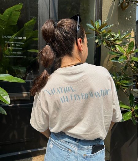 "Vacation, all I ever wanted"
#babyyyliwears @abercrombie tee, @amazonfashion purse, @birkenstock slides, & @abercrombie shorts
denim shorts, summer outfit, summer style, Birkenstocks, white birks, graphic top, denim, Abercrombie
#giftedaf #abercrombiestyle #summerstyle 