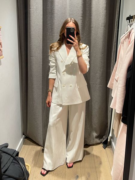 Last minute outfit shopping for The races
Trying..:
A size 14 in the cream blazer (that was all they had in store) 
A size 10 reg in the matching wide leg trousers (again sizes were limited in store) 
Black leather heels

All Mint Velvet 

#LTKSeasonal
