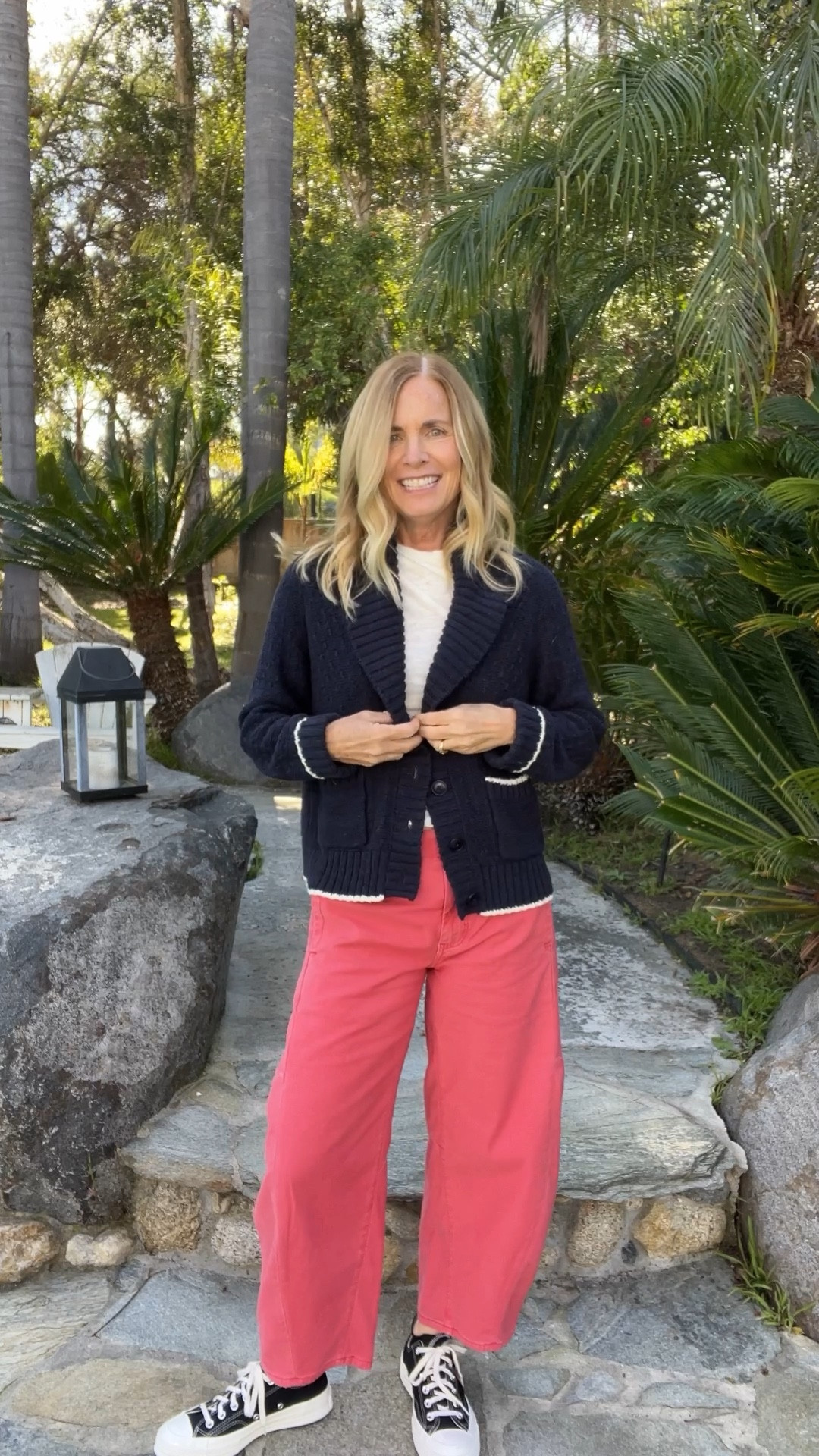 The Best Barrel style pants! I styled them 2 ways. These are definitely my new fav!!! I’m XS, 25 pants

#LTKVideo #LTKover40 #LTKSeasonal