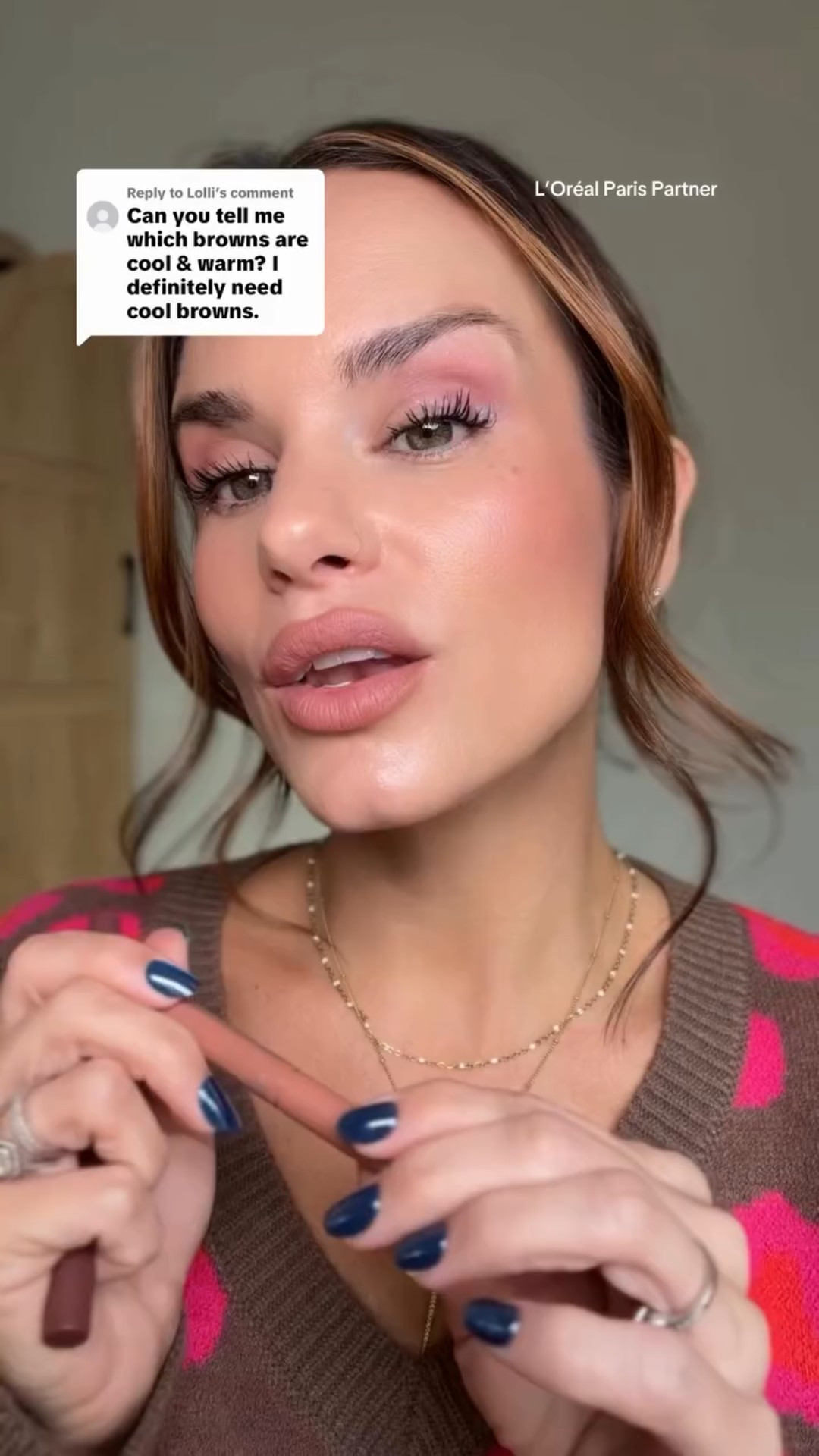 Soft lips, but make them defined 👄✨ The L’Oréal Blurfiller Lip Contour blurs lines, shapes your lips, and gives that smooth, just-bitten look. Buildable, comfy, and perfect for everyday wear when you want definition without harsh lines. 

💬 Comment “blur” and I’ll DM you the link

#TayBeckerBeauty #TayBecker
#lorealparis #lipcontour #blurringlip charlestonbeauty momstylevibes reellife makeupfinds