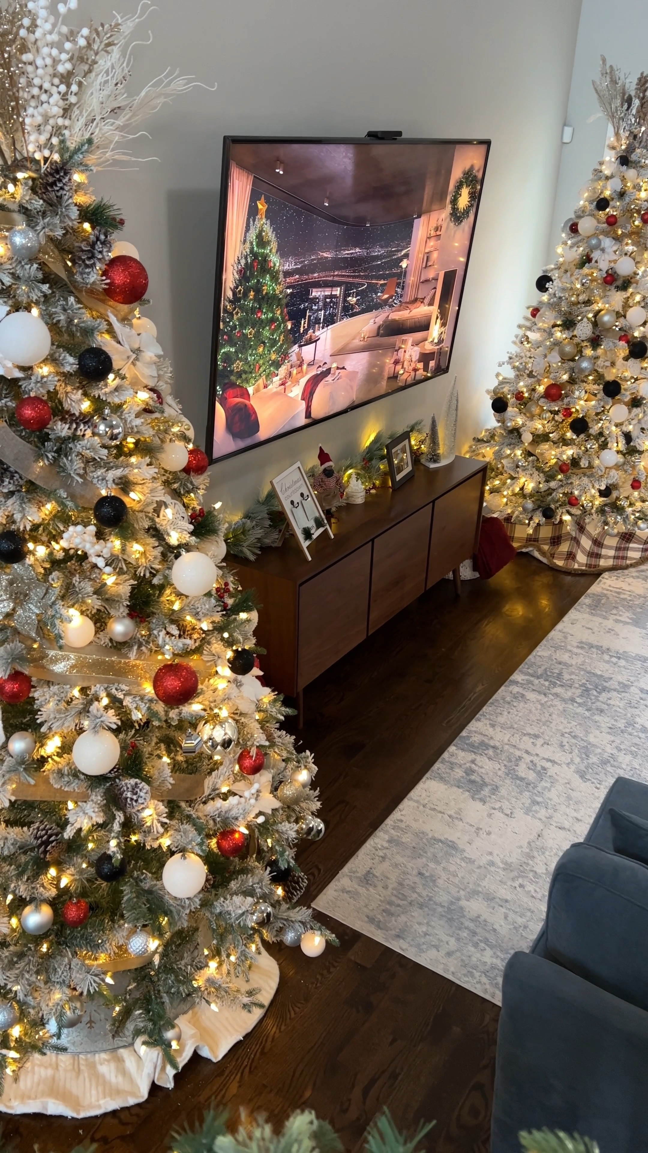 Christmas decor inspo for your living room this season! #LTKhome

#LTKHoliday #LTKSeasonal