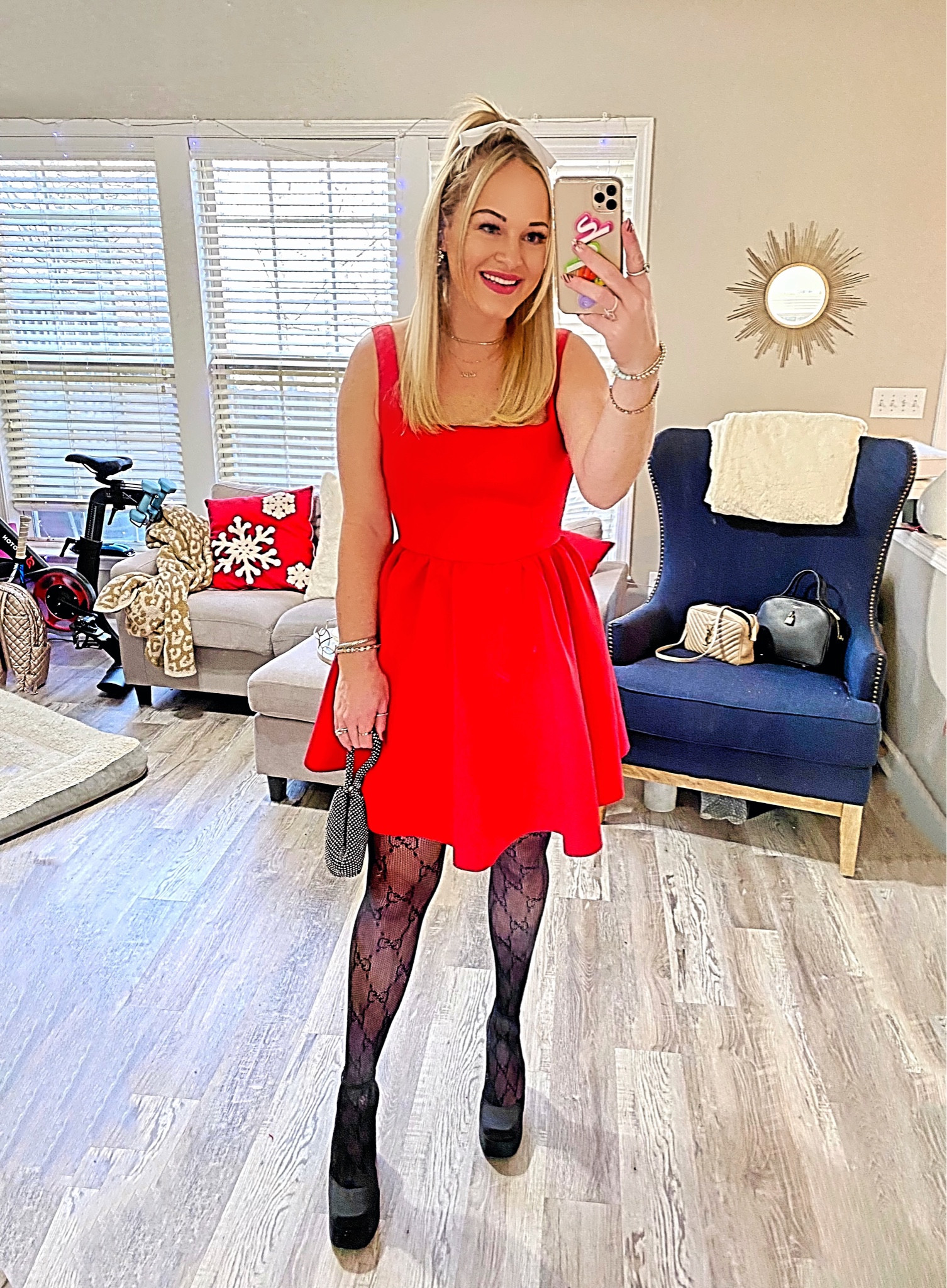 Holiday dresses, holiday party outfit 

#LTKHoliday #LTKGiftGuide #LTKfindsunder100