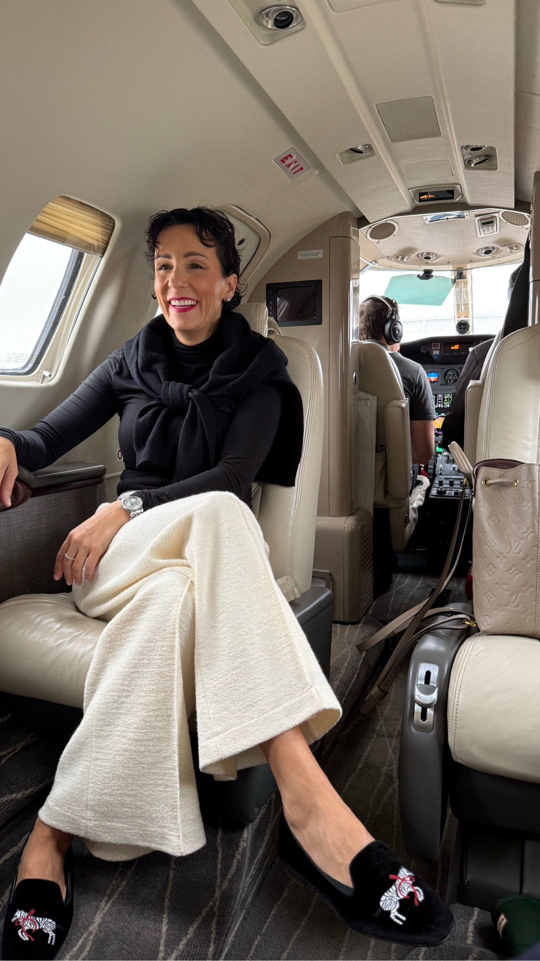 Didn’t see this one coming… private travel for the holidays ✨ Bougie travel, as I like to call it 😉 Grateful beyond words — and obviously the travel look had to rise to the occasion.

#LTKTravel #LTKdayinmylife #LTKSeasonal