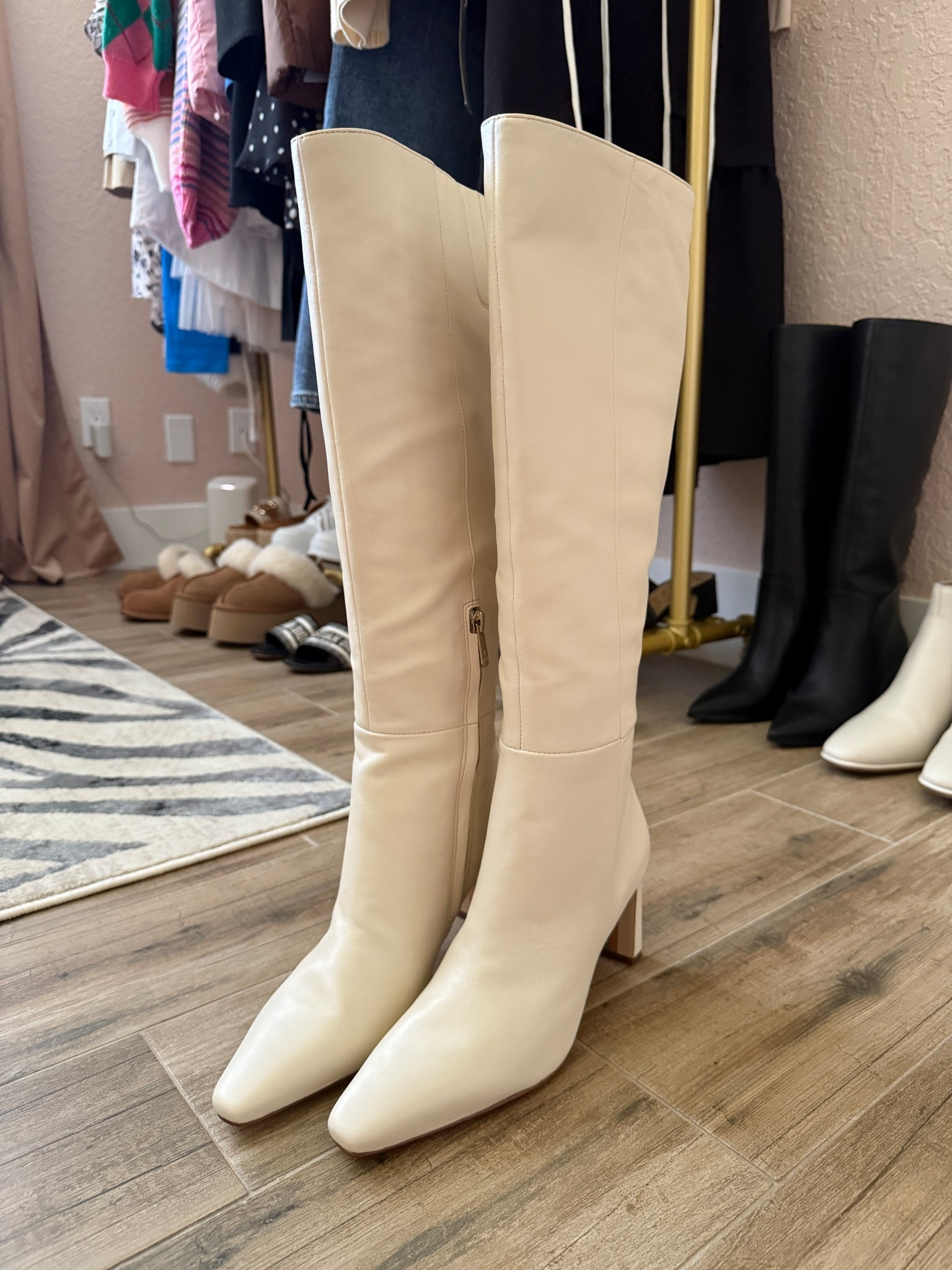 White knee high boots 

#LTKOver40 #LTKShoeCrush #LTKStyleTip