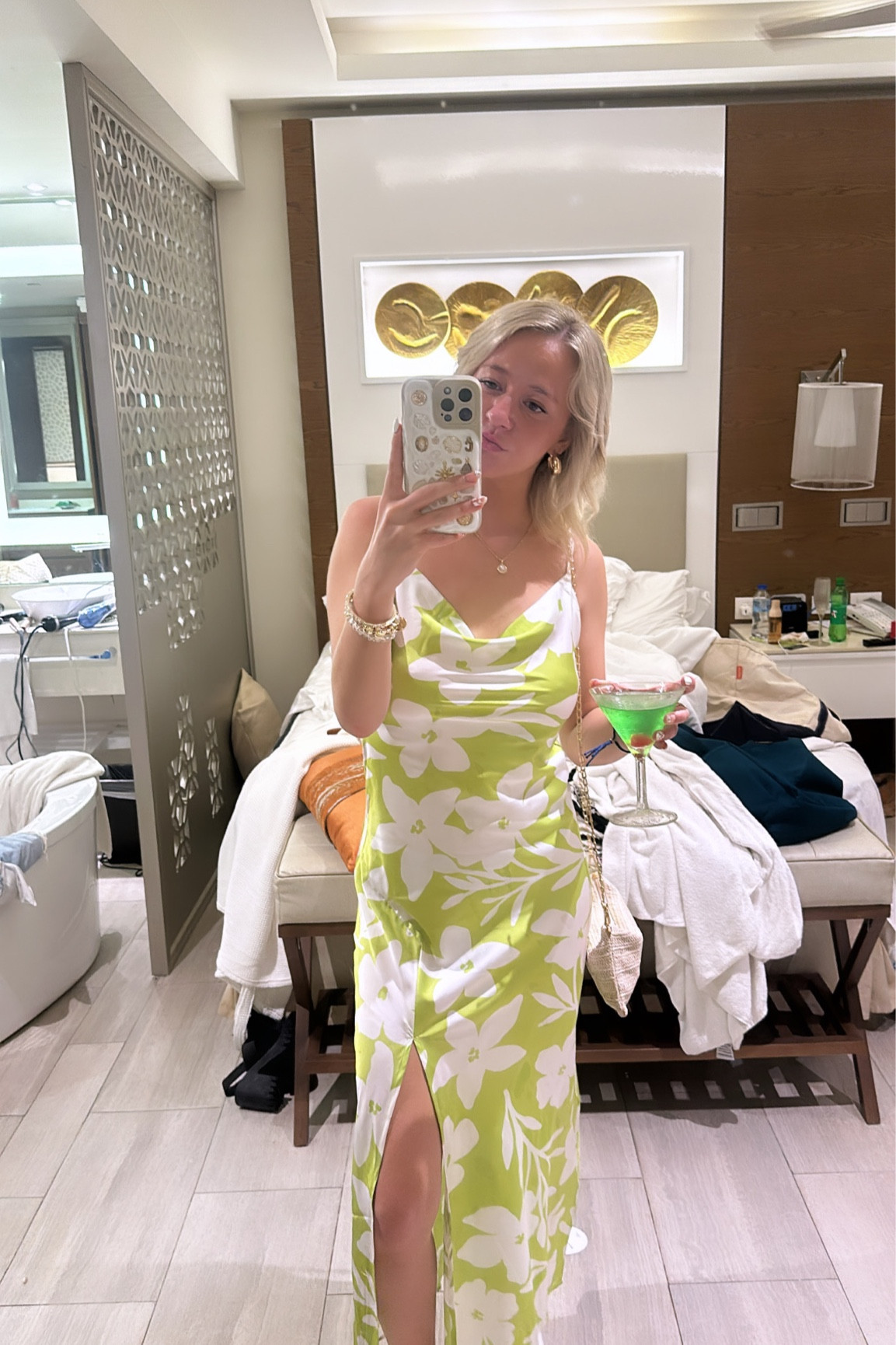 Cutest phone case :) Beachyyy

#LTKVideo #LTKFindsUnder100 #LTKTravel