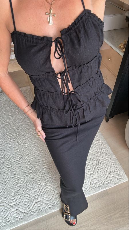 This outfit though!!! Prepare to be sick of me!! I am wearing a size XS in this H&M linen set 

Summer outfits
Capsule pieces
Black outfit 


#LTKSeasonal #LTKstyletip #LTKfindsunder100