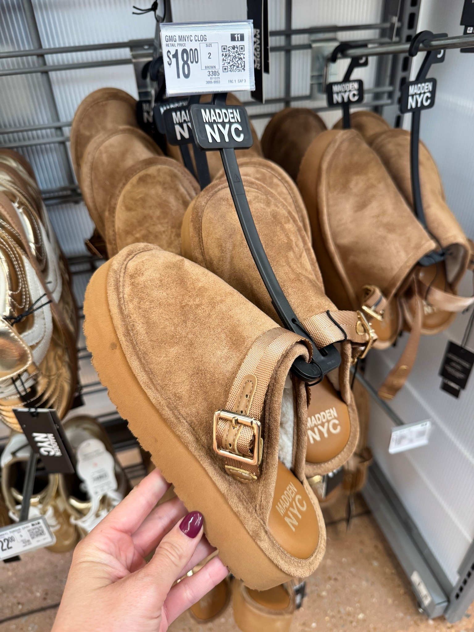 The it-girl slip on of fall 🍂 and it’s only $18 🤎 You’ll wear these everywhere — Walmart for the win 🙌 